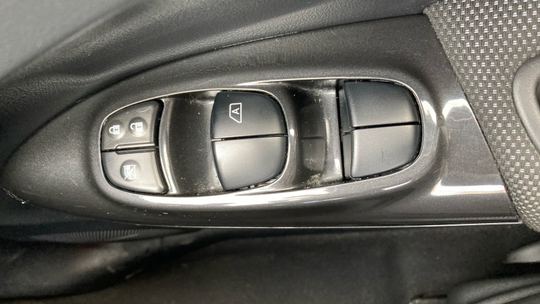 Nissan Juke 1.2 DiG-T N-Connecta 5dr Petrol Hatchback